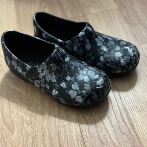 Crocs rubber Black Floral Slip-On Clogs Sz 7